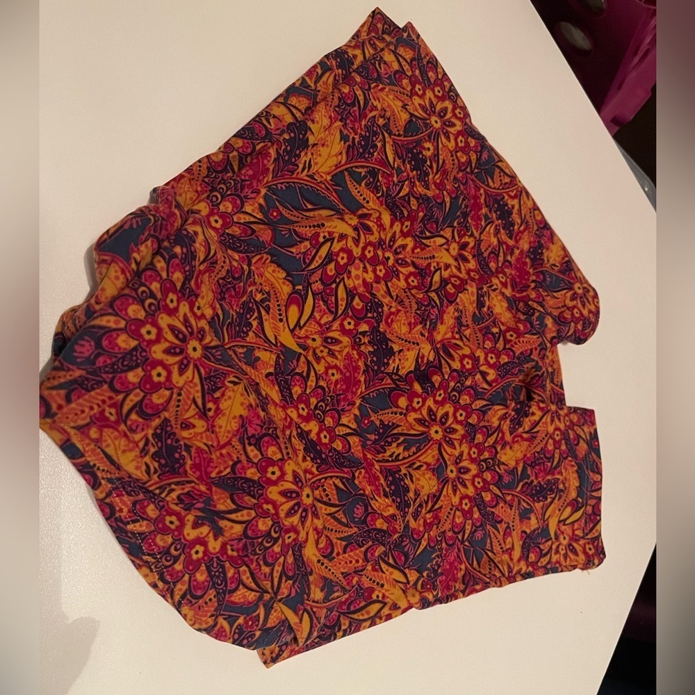 EUC LulaRoe Leggings T/C Goldenrod/Navy/Red Print
